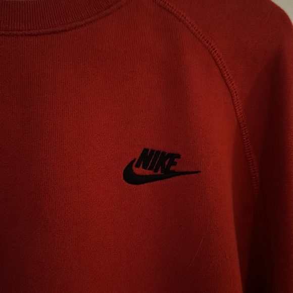 NIKE | Red Crewneck Sweater Soft Knit Casual - Picture 4 of 10